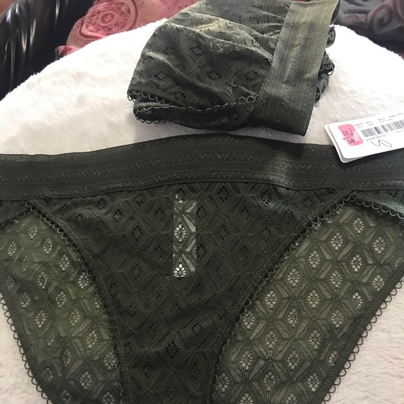 Lingerie Set - Picture 10 of 10